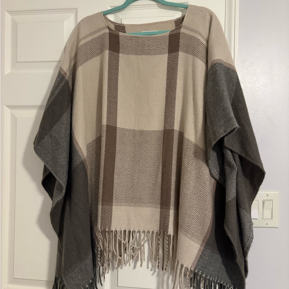 Universal Thread Chevron Patterned Shawl - image 1